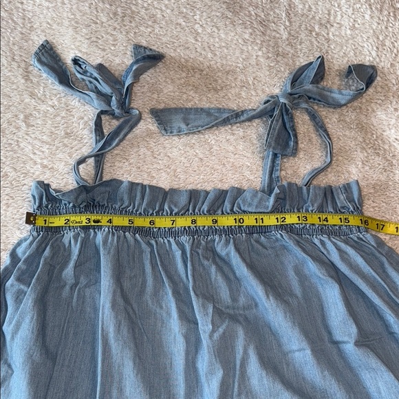๐ ๐ Express Womenโs Chambray Ruffled Smocked Tank โ Size L (NWT) - Picture 3 of 8